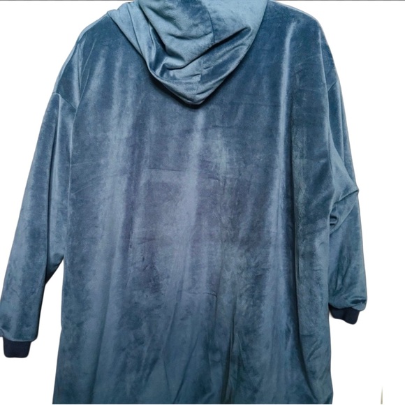 Hooded snuggy - Picture 2 of 2